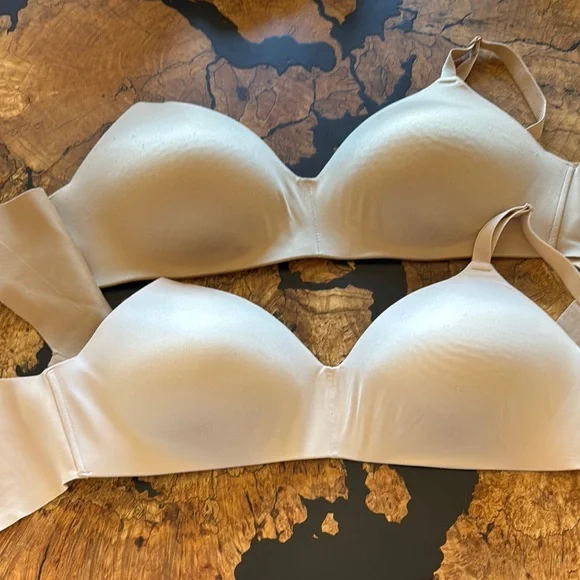 Four Wireless Soma Vanishing Back Bra Bundle - Picture 4 of 5